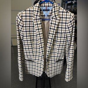 Tommy Hilfiger plaid Blazer sz 4  Patch elbow
very classy and comfy quality